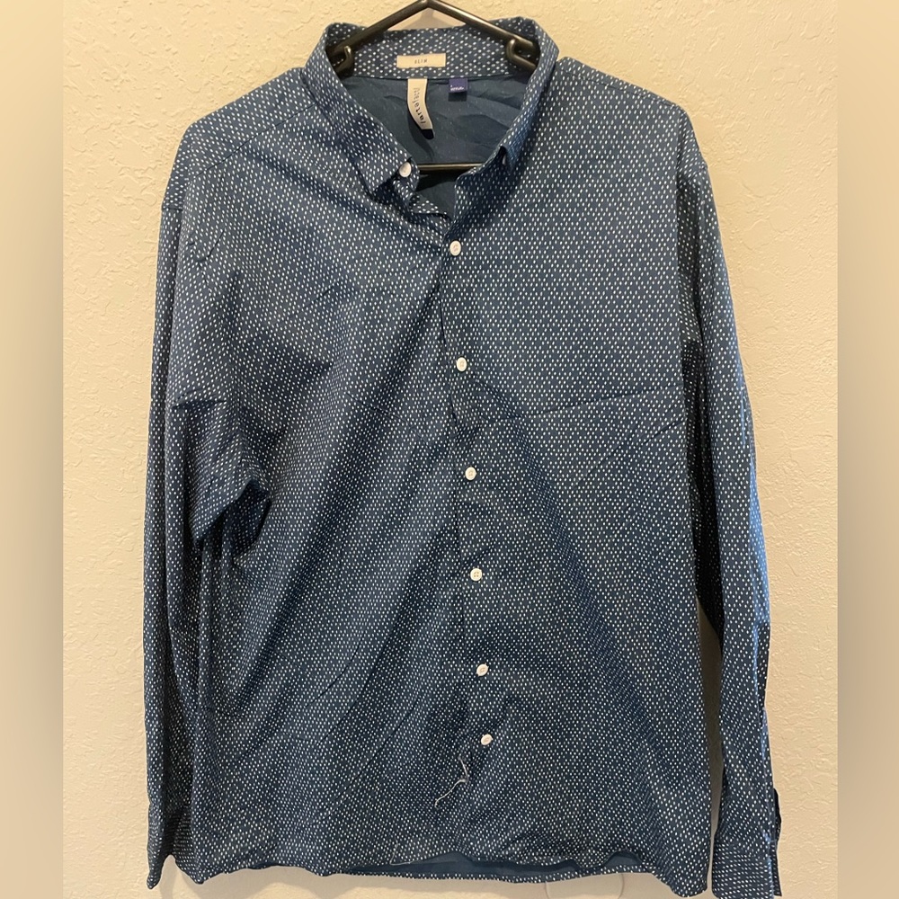 Long sleeve men’s dress shirt